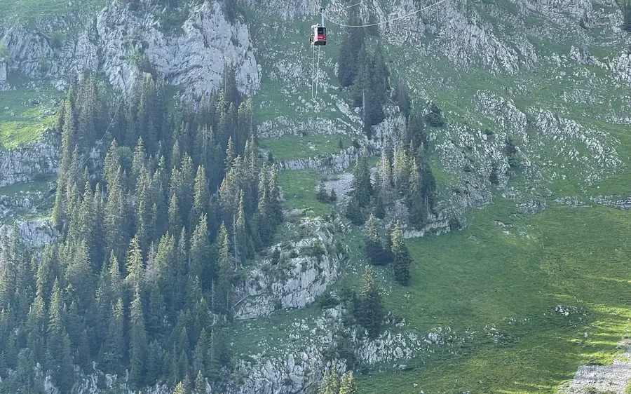 The cable car over Stockensee at Stockhorn used for the bungee jump